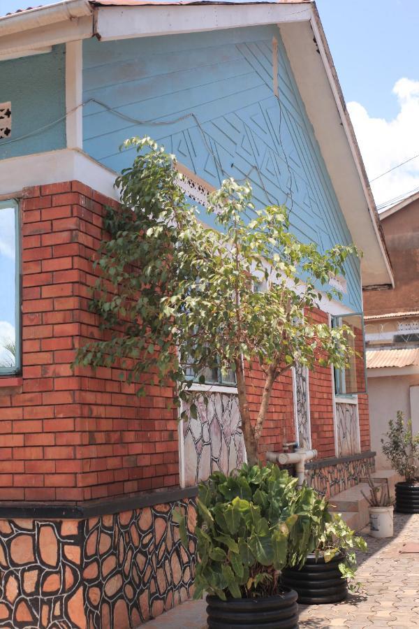 Emmas' Guest House Kampala Exteriör bild